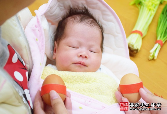 剃胎毛、滿月剃頭、嬰兒剃頭、嬰兒理髮、嬰兒剃髮、嬰兒剃胎毛、嬰兒滿月剃頭、寶寶剃頭、剃胎毛儀式、剃胎毛吉祥話、滿月剃頭儀式、滿月剃頭吉祥話、寶寶剃胎毛、寶寶滿月剃頭理髮、新北永和區剃胎毛、新北永和區滿月剃頭、新北永和區嬰兒剃頭剃胎毛、新北永和區嬰兒理髮、新北永和區嬰兒剃髮、陳寶寶(新北永和區嬰兒寶寶滿月剃頭理髮、免費嬰兒剃胎毛儀式吉祥話)。中國風會場，爸媽寶貝免費穿「日中韓」古裝禮服。專業拍照、DVD光碟、證書。★購買「臍帶章、肚臍章、胎毛筆刷印章」贈送：剃頭、收涎、抓周，三選一。2016.01.13 照片3